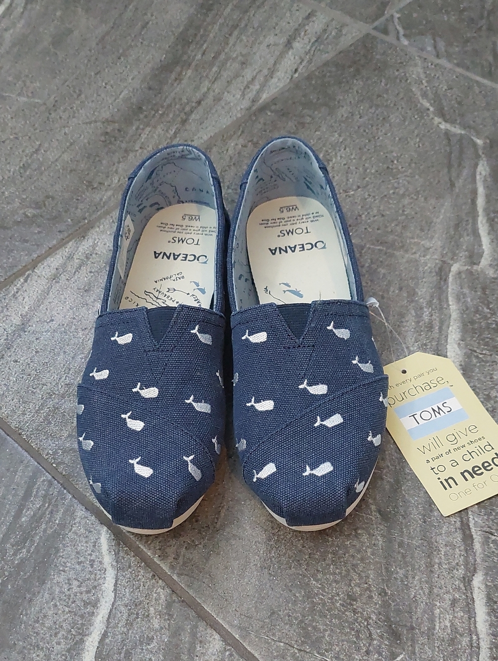 NWT TOMS Navy Canvas Slip-Ons with White Whale Print Size 6.5